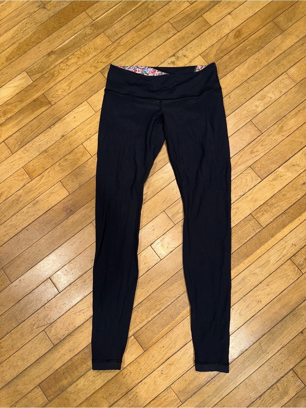 Woman’s Lululemon athletic leggings bottoms reversible